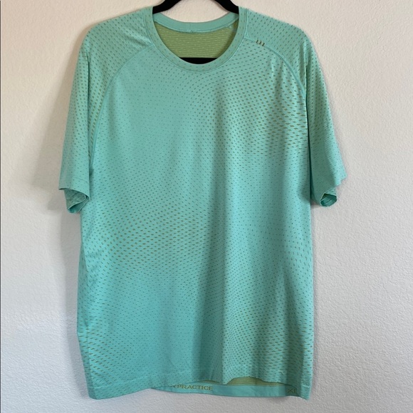 Lululemon men’s metal vent tech shirt Sz XL light green EUC - Picture 1 of 5